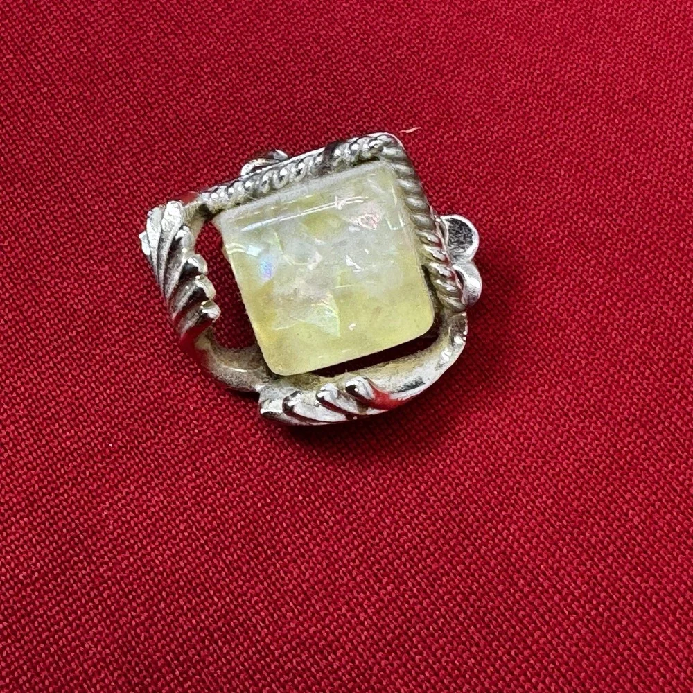 Vintage Coro Signed Gold-tone‎ square clip earrings yellow
